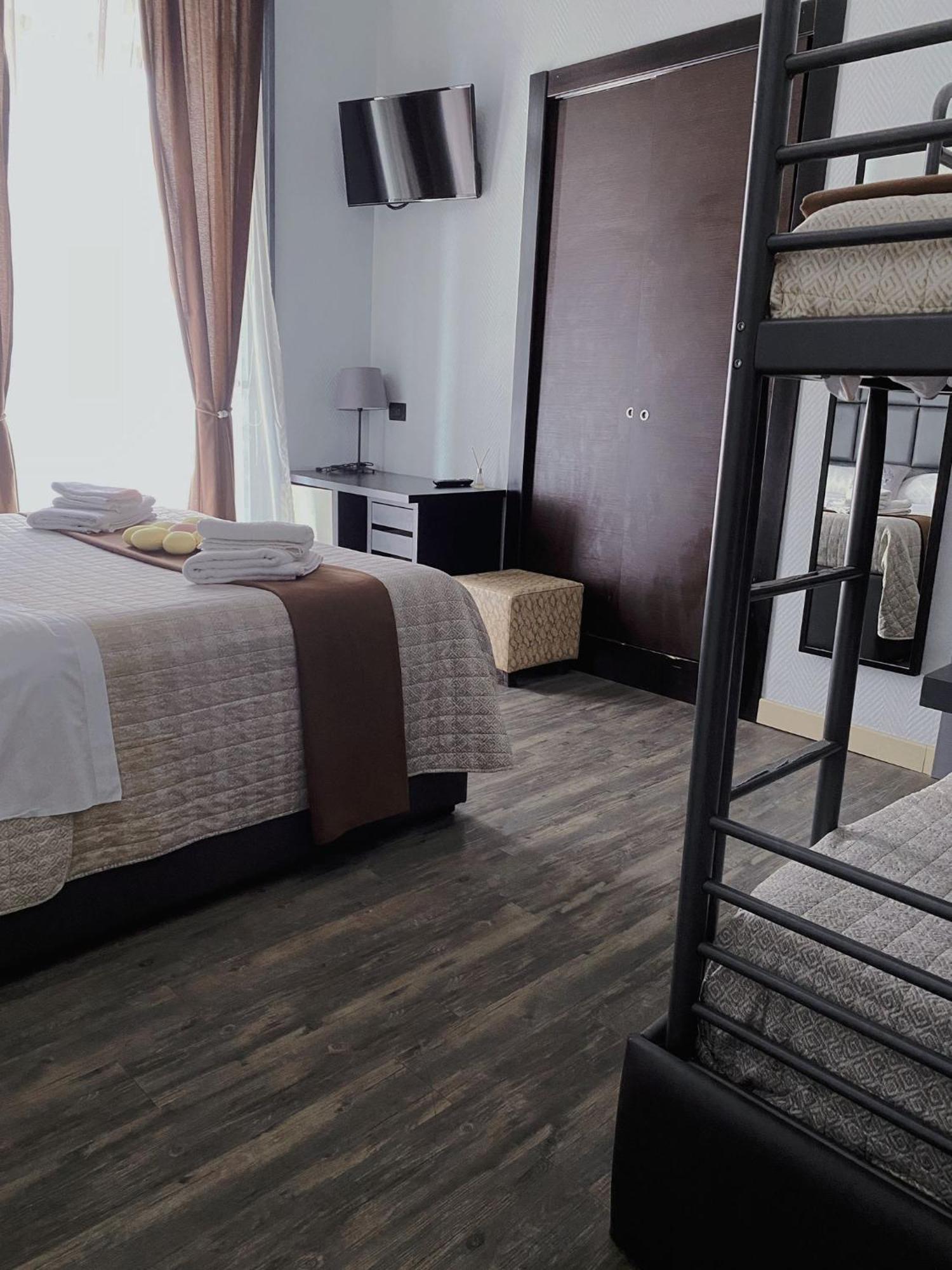 Dolce Vita Rooms Неаполь Экстерьер фото