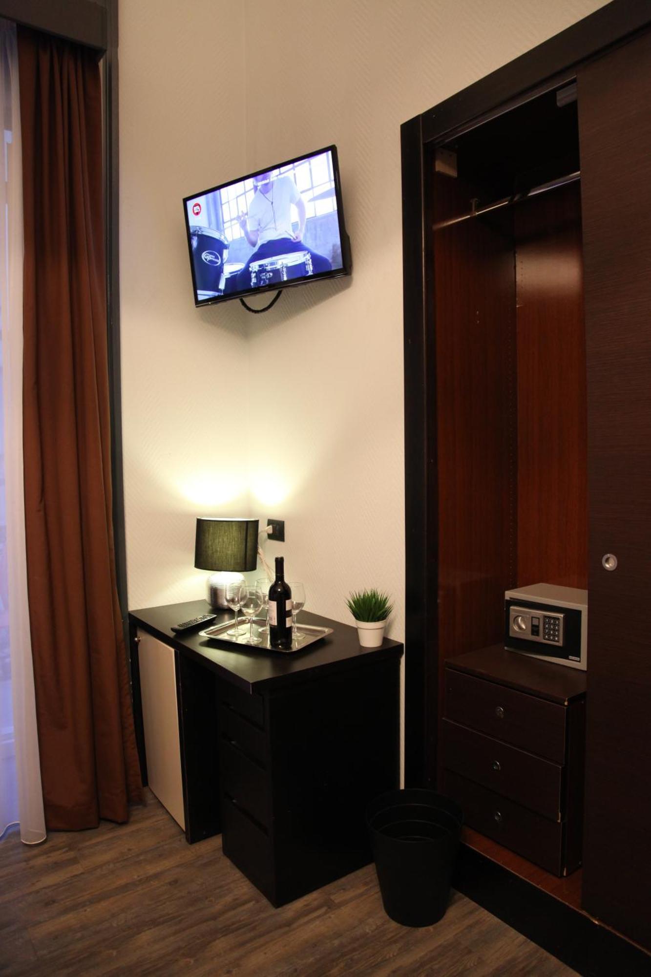 Dolce Vita Rooms Неаполь Экстерьер фото