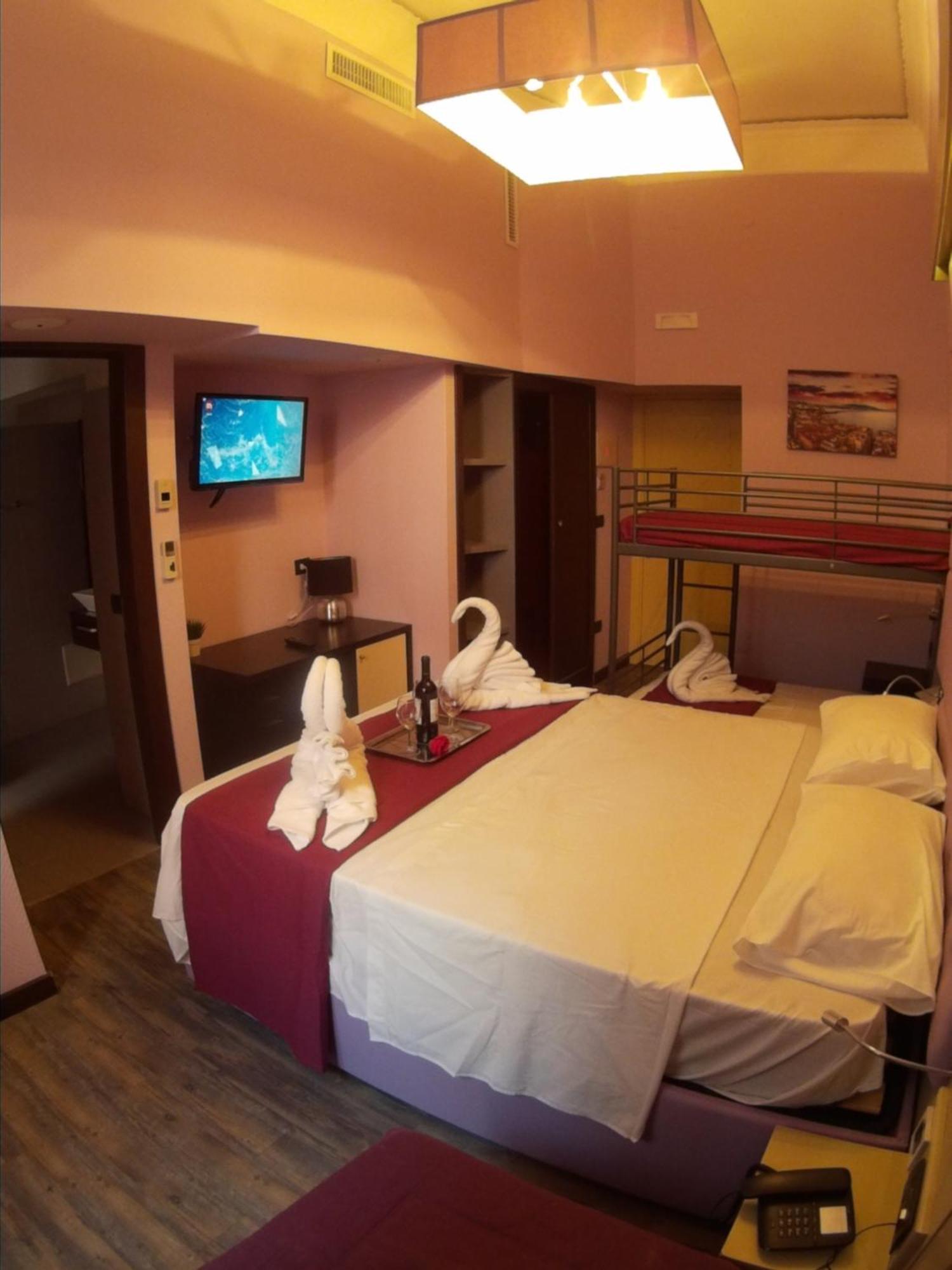 Dolce Vita Rooms Неаполь Экстерьер фото